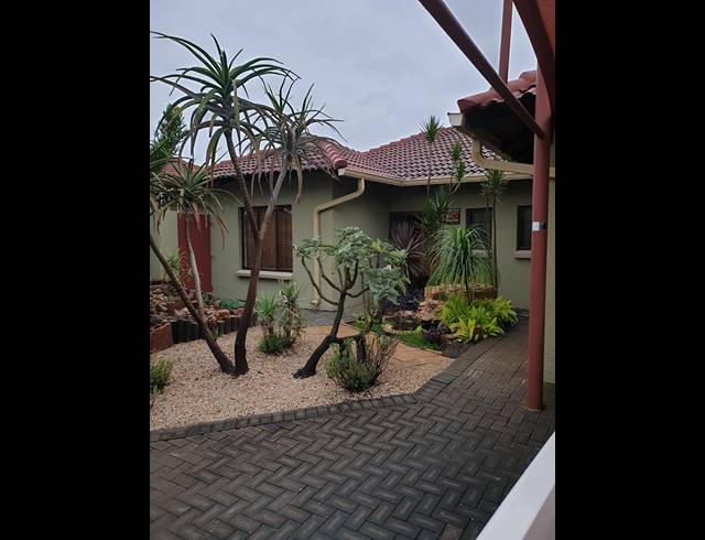 3 BEDROOM FREEHOLD FOR SALE IN WATERVAL EAST